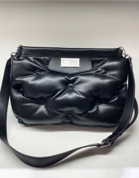 margiela 2022 autumn/winter new advanced fashion genuine leather cloud bag magilla pillow bag women's handheld one shoulder crossbody b
margiela 2022 autumn/winter new advanced fashion genuine leather cloud bag magilla pillow bag women's handheld one shoulder crossbody b