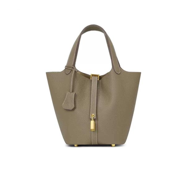 luxury designer bag picotin lock 2023 new vegetable basket women's bag leather bucket small high class handbag mother bride's wedd
luxury designer bag picotin lock 2023 new vegetable basket women's bag leather bucket small high class handbag mother bride's wedd