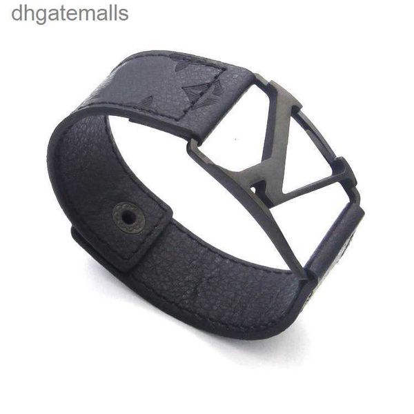 designer jewelry wide black leather bracelets men charm bracelet for women hand strap brown flower pattern 4 colors stamp printed fashion gi, Golden;silver
designer jewelry wide black leather bracelets men charm bracelet for women hand strap brown flower pattern 4 colors stamp printed fashion gi, Golden;silver