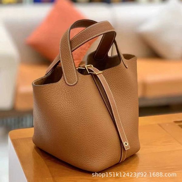 orignal luxury designer bag picotin lock basket pure handmade vegetable bag wax thread color matching leather portable women's soft buc
orignal luxury designer bag picotin lock basket pure handmade vegetable bag wax thread color matching leather portable women's soft buc