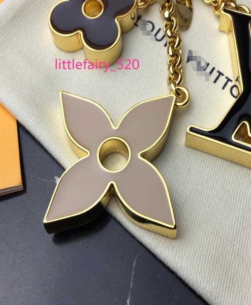 key rings fleur de monogram key chain bag pendant m67119 golden chain01758647, Slivery;golden
key rings fleur de monogram key chain bag pendant m67119 golden chain01758647, Slivery;golden