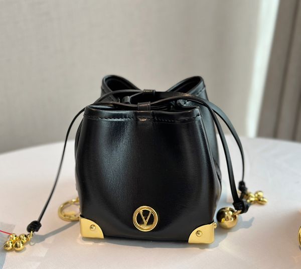 designer drawstring bag bucket bag handbags designer shoulder bag woman vintage chains bag handbags crossbody genuine printing12*11cm
designer drawstring bag bucket bag handbags designer shoulder bag woman vintage chains bag handbags crossbody genuine printing12*11cm