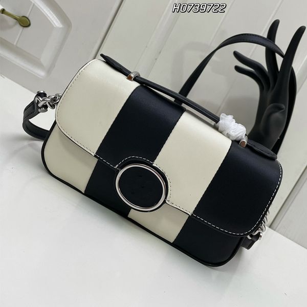 two-tone cross body bags women designer handbag purses axillary bags shoulder crossbody purse hardware letter magnetic buckle genuine leathe
two-tone cross body bags women designer handbag purses axillary bags shoulder crossbody purse hardware letter magnetic buckle genuine leathe