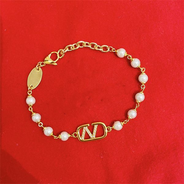 woman charm bracelets letter v gold metal chain bracelet designer pearl luxury vlogo jewelry women 63456, Golden;silver
woman charm bracelets letter v gold metal chain bracelet designer pearl luxury vlogo jewelry women 63456, Golden;silver
