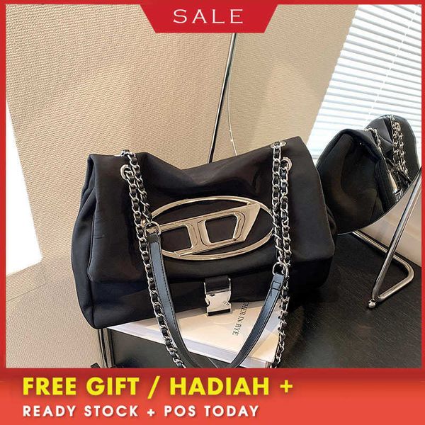 women's design bags new high order nylon metal dingdang chain red large capacity tote bag single shoulder underarm stray evening clutch
women's design bags new high order nylon metal dingdang chain red large capacity tote bag single shoulder underarm stray evening clutch