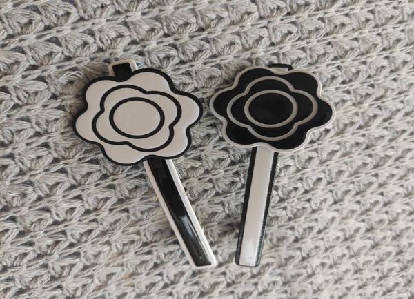 camellia hair clips smart fashion engraved c mark accessories acrylic party gift with paper card2023921, Slivery;golden
camellia hair clips smart fashion engraved c mark accessories acrylic party gift with paper card2023921, Slivery;golden