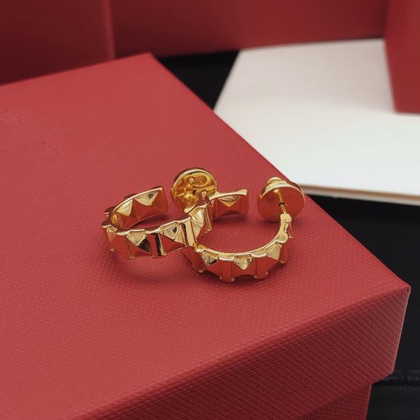 woman charm earrings letter v gold metal earing designer stud pearl orecchini luxury vlogo jewelry hoop women 465622, Golden
woman charm earrings letter v gold metal earing designer stud pearl orecchini luxury vlogo jewelry hoop women 465622, Golden