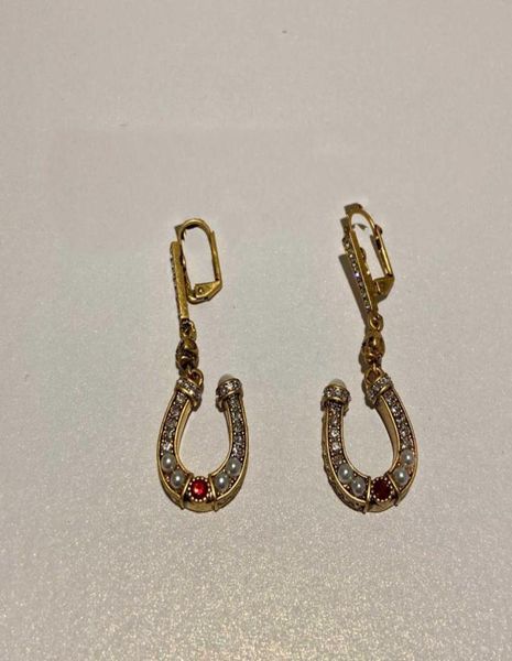 2021 brand yellow gold color fashion jewelry woman pearls u horseshoe party vintage drop pearls stud earrings7126987, Golden
2021 brand yellow gold color fashion jewelry woman pearls u horseshoe party vintage drop pearls stud earrings7126987, Golden