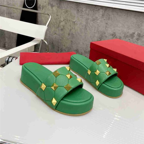 fashionable beach shoes 2023 valentinosity luxurious design, retro decoration, men's and women's summer leather canvas rubber flat
fashionable beach shoes 2023 valentinosity luxurious design, retro decoration, men's and women's summer leather canvas rubber flat