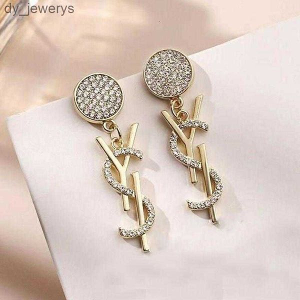 fashion women designer earrings ear stud brand 18k gold plated designers geometry letters crystal earring wedding party jewerlry classic sty, Golden;silver
fashion women designer earrings ear stud brand 18k gold plated designers geometry letters crystal earring wedding party jewerlry classic sty, Golden;silver