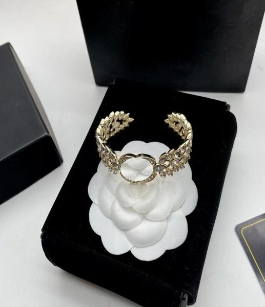 designer women charm bracelets crystal rhinestone double letter stainless steel bangles jewelry fashion women elegance jewellery b2336064, Golden;silver
designer women charm bracelets crystal rhinestone double letter stainless steel bangles jewelry fashion women elegance jewellery b2336064, Golden;silver