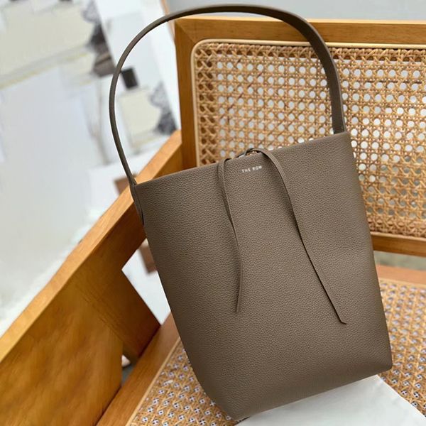 3size luxury the row park tote bag designer womens bucket underarm clutch bags mens fashion leather even gym handbags crossbody travel lugga
3size luxury the row park tote bag designer womens bucket underarm clutch bags mens fashion leather even gym handbags crossbody travel lugga