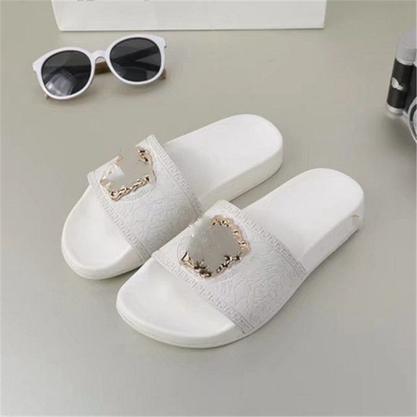 fashionable beach shoes 2023 medusa luxurious design retro decoration men's and women's summer leather canvas rubber flat bottomed
fashionable beach shoes 2023 medusa luxurious design retro decoration men's and women's summer leather canvas rubber flat bottomed