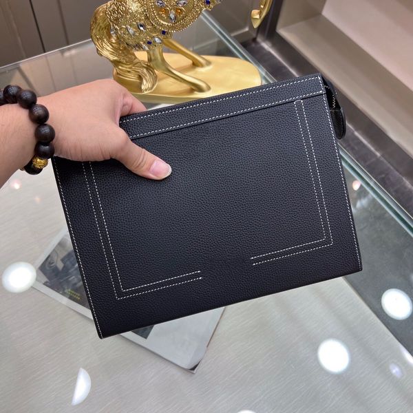 2023 light luxury women's and men's handbag medium size 100% genuine leather material black style high end brand luxury leisure fa
2023 light luxury women's and men's handbag medium size 100% genuine leather material black style high end brand luxury leisure fa