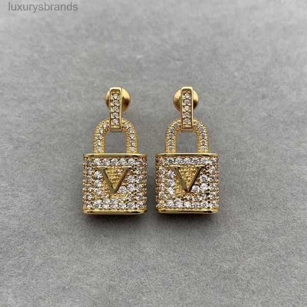 2023 earrings designer for women stud luxury gold heart shape pearl crystal gold double v letter 925s silver jewelry classic-vv1234, Golden;silver
2023 earrings designer for women stud luxury gold heart shape pearl crystal gold double v letter 925s silver jewelry classic-vv1234, Golden;silver