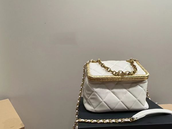 2023the latest designer fashion lady luxury handbag groove caviar fan cute small waste bag size 18 * 13
2023the latest designer fashion lady luxury handbag groove caviar fan cute small waste bag size 18 * 13