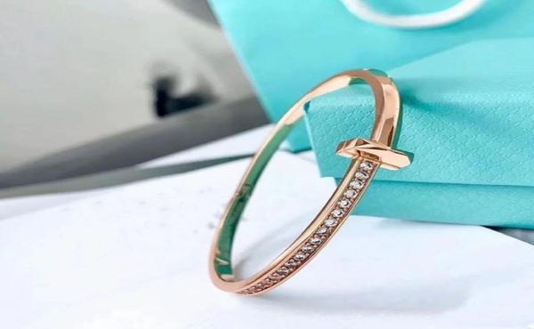luxury designer bracelet men039s and women039s boutique bracelet fashion charm trend bracelets gift jewelry good nice9055165, Golden;silver
luxury designer bracelet men039s and women039s boutique bracelet fashion charm trend bracelets gift jewelry good nice9055165, Golden;silver