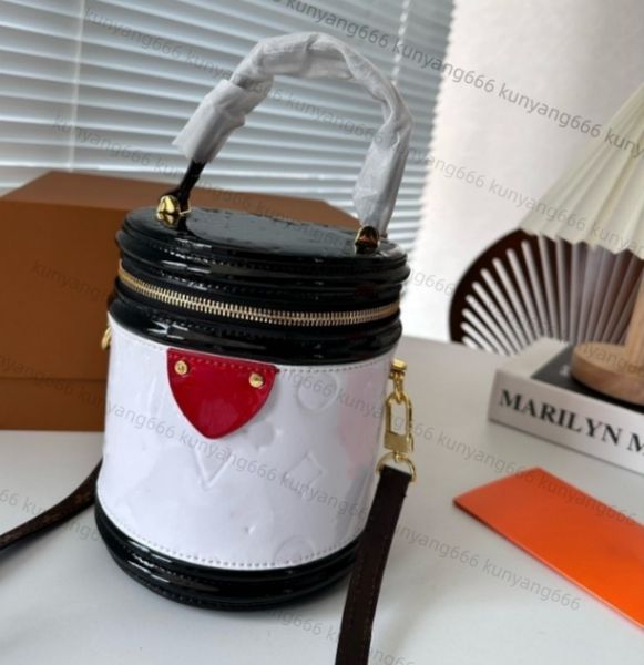 designer crossbody bag for women barrel-shaped handbag zipper purse ladies fashion makeup wallet cross body bags
designer crossbody bag for women barrel-shaped handbag zipper purse ladies fashion makeup wallet cross body bags