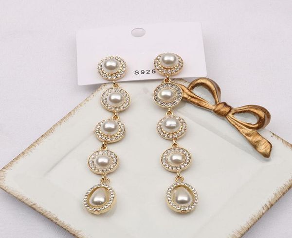 women luxury brand designers letters earrings dangle chandelier stud clip chain lady geometric 925 silver tassel crystal rhineston4618159
women luxury brand designers letters earrings dangle chandelier stud clip chain lady geometric 925 silver tassel crystal rhineston4618159