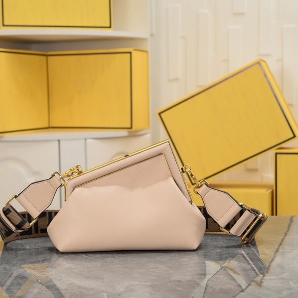 2023 unique personalized cowhide women's bag beige luxury appearance handheld crossbody one shoulder underarm bag luxury designer brand
2023 unique personalized cowhide women's bag beige luxury appearance handheld crossbody one shoulder underarm bag luxury designer brand