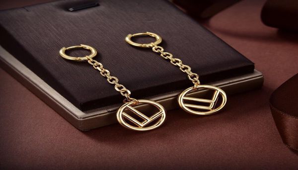 hoop earrings designer for women luxury logo box orecchini classical geometric women crystal rhinestone jewerlry f 22111402cz7036112, Golden;silver
hoop earrings designer for women luxury logo box orecchini classical geometric women crystal rhinestone jewerlry f 22111402cz7036112, Golden;silver
