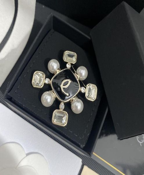 with box fashion designer brooches never fade pearl diamond brooch jewelry luxury pins quality party gift5715760, Gray
with box fashion designer brooches never fade pearl diamond brooch jewelry luxury pins quality party gift5715760, Gray