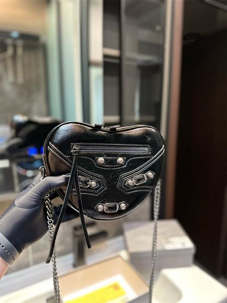 mini love motorcycle bag leather chain bag designer bag luxury clutch chain crossbody bag classic women's shoulder bag underarm bag
mini love motorcycle bag leather chain bag designer bag luxury clutch chain crossbody bag classic women's shoulder bag underarm bag