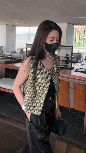 23ss casual waistcoats womens designer clothing waistcoat braided coarse floral vest cardigan womens clothing, Black;white
23ss casual waistcoats womens designer clothing waistcoat braided coarse floral vest cardigan womens clothing, Black;white
