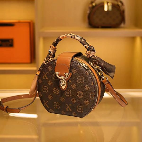 2023 old round bag quality women's handbag designer bag round ring design high-grade leather one-shoulder messenger bag cowhide thin sh
2023 old round bag quality women's handbag designer bag round ring design high-grade leather one-shoulder messenger bag cowhide thin sh
