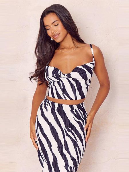 parkas pleated printed contrasting color matching set for women camisole cropped and high waist loose skirt lady party club outfit, Black
parkas pleated printed contrasting color matching set for women camisole cropped and high waist loose skirt lady party club outfit, Black