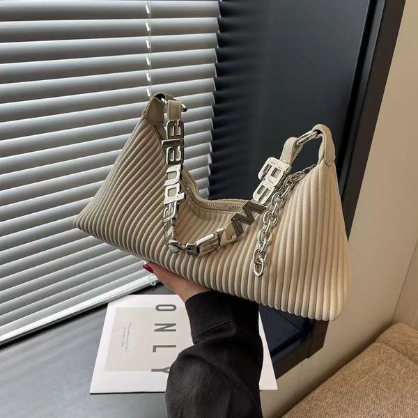 niche personality bag female french underarm bag 2023 the latest explosive single shoulder crossbody bag pillow bag
niche personality bag female french underarm bag 2023 the latest explosive single shoulder crossbody bag pillow bag