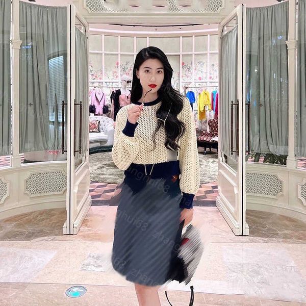 23ss women sweater womens designer clothing new autumn and winter hollow shoulder button pullover sweater womens clothing, White;black
23ss women sweater womens designer clothing new autumn and winter hollow shoulder button pullover sweater womens clothing, White;black