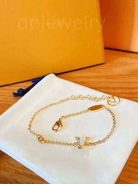 Luxury Designer Elegant Gold and Silver Bracelet Fashion Women's Letter Pendant Clover Bracelet Wedding Special Design Jewelry Quality clover bracelet -2023
Luxury Designer Elegant Gold and Silver Bracelet Fashion Women's Letter Pendant Clover Bracelet Wedding Special Design Jewelry Quality clover bracelet -2023