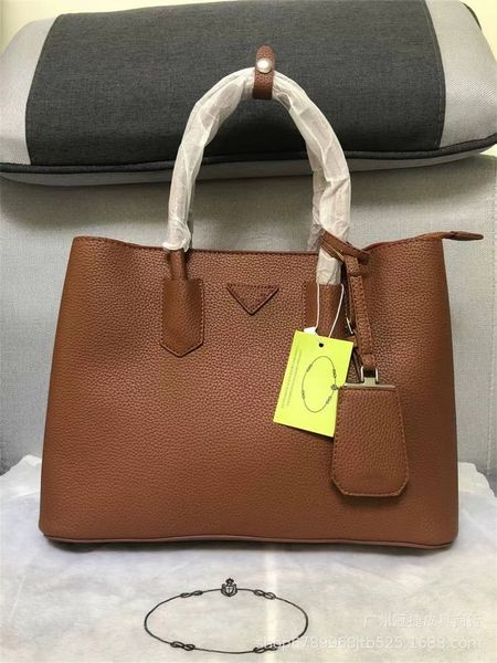 luxury men and women designer bag multicolor solid color bag cowhide leather fashion gold large capacity handbag elegant clutch bag
luxury men and women designer bag multicolor solid color bag cowhide leather fashion gold large capacity handbag elegant clutch bag