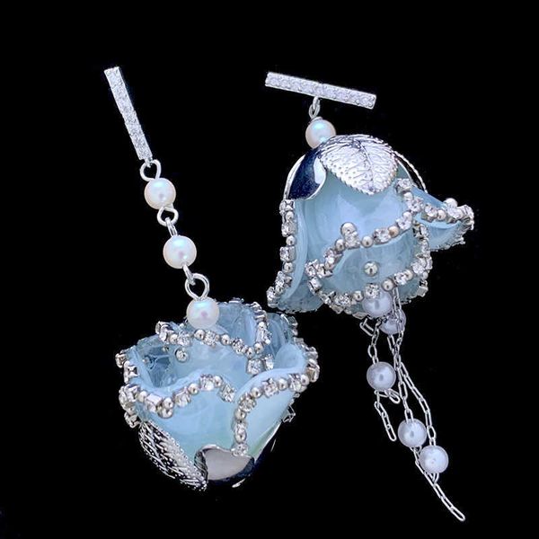 charm light luxury flower tassel zircon earrings blue resin rose fairy aura exaggerated pearl 230630, Golden
charm light luxury flower tassel zircon earrings blue resin rose fairy aura exaggerated pearl 230630, Golden