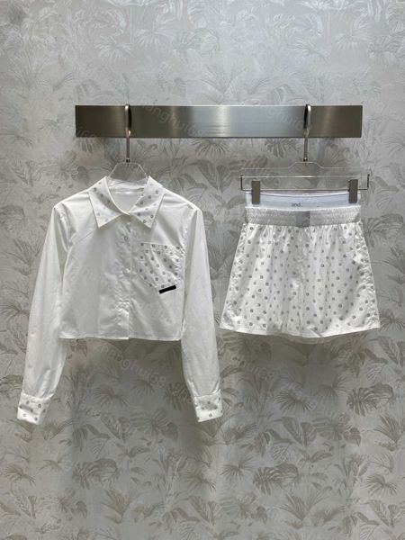 23ss casual suit women shorts sets womens designer clothing lapel drill long sleeve shirt letter ribbon patchwork high waist elastic shorts, White
23ss casual suit women shorts sets womens designer clothing lapel drill long sleeve shirt letter ribbon patchwork high waist elastic shorts, White