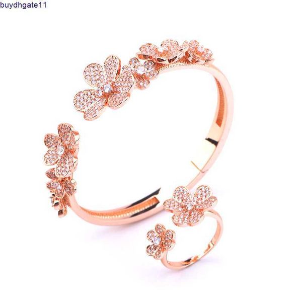 2023 new fashion accessories full set zircon clover bracelet small fresh open ring women's light luxury hand ornaments, Silver
2023 new fashion accessories full set zircon clover bracelet small fresh open ring women's light luxury hand ornaments, Silver