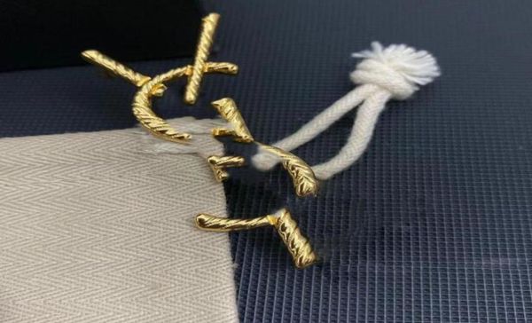 2color brand designer letter brooches women men luxury rhinestone crystal pearl brooch suit laple fashion jewelry accessories6066315, Gray
2color brand designer letter brooches women men luxury rhinestone crystal pearl brooch suit laple fashion jewelry accessories6066315, Gray