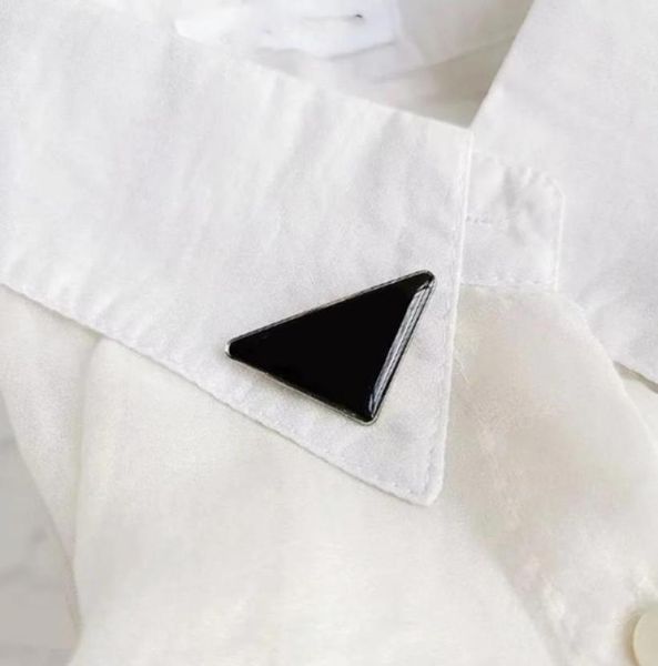 classic designer brooch pins men women luxury triangle brooches fashion suit dress bags pins for mens designers jewelry no box 2202592434, Gray
classic designer brooch pins men women luxury triangle brooches fashion suit dress bags pins for mens designers jewelry no box 2202592434, Gray