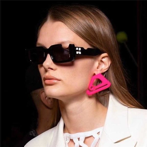 designer off w sunglasses fashion luxury brand for men and women street outdoor party off new trendsetter white sunglasses gap same ow40006u, White;black
designer off w sunglasses fashion luxury brand for men and women street outdoor party off new trendsetter white sunglasses gap same ow40006u, White;black