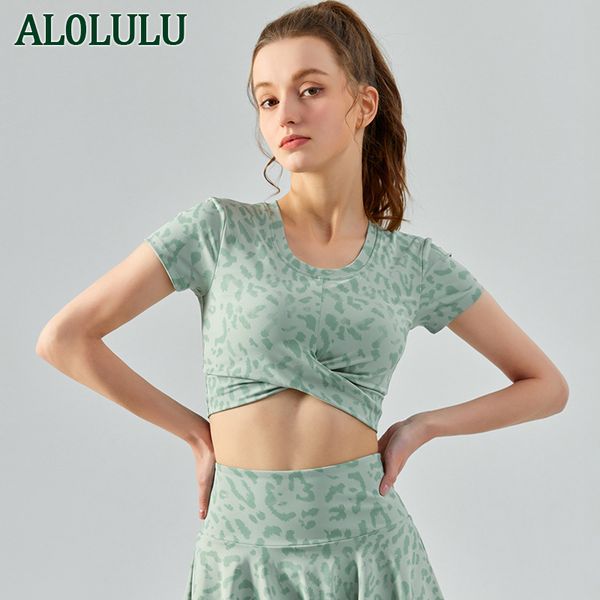 al0lulu leopard print round neck yoga short sleeved women's sports with chest pad
al0lulu leopard print round neck yoga short sleeved women's sports with chest pad