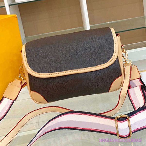 designer bags shoulder bag totes real leather luxury old flower diane baguette handbag large-capacity canvas strap embossed letters colorful
designer bags shoulder bag totes real leather luxury old flower diane baguette handbag large-capacity canvas strap embossed letters colorful