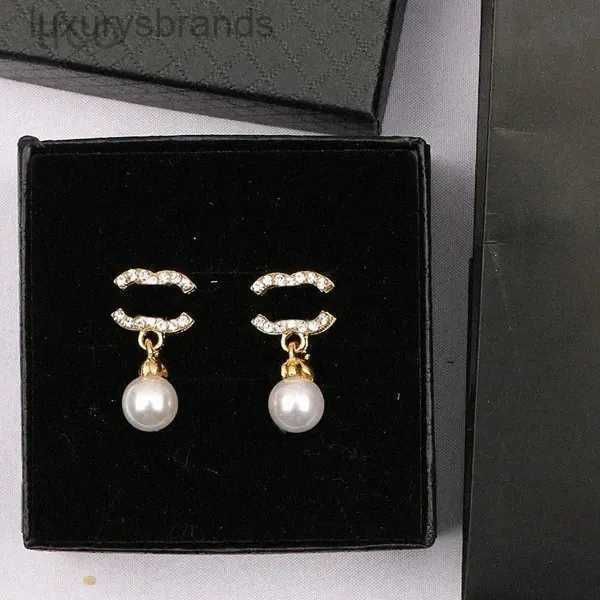 18k gold plated designers brand channel earrings designer letter ear stud women crystal pearl geometric earring for wedding party jewerlry a, Golden;silver
18k gold plated designers brand channel earrings designer letter ear stud women crystal pearl geometric earring for wedding party jewerlry a, Golden;silver