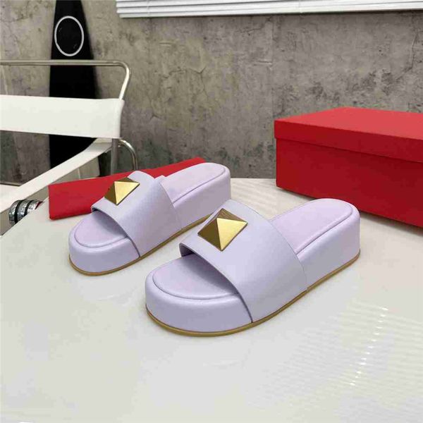 fashionable beach shoes 2023 valentinosity luxurious design retro decoration men's and women's summer leather canvas rubber flat b
fashionable beach shoes 2023 valentinosity luxurious design retro decoration men's and women's summer leather canvas rubber flat b