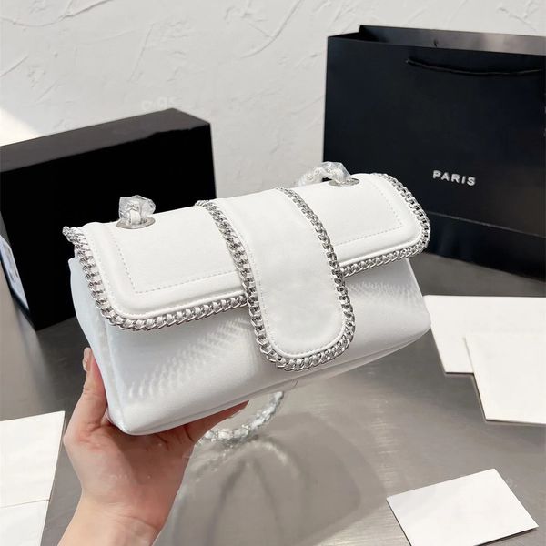 new design shoulder bag fashion chain small handbag messenger bag women genuine leather high quality
new design shoulder bag fashion chain small handbag messenger bag women genuine leather high quality