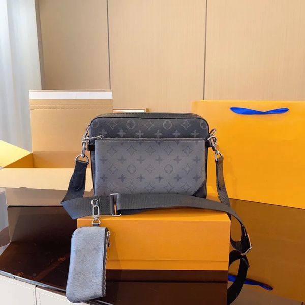 2023 new designer one shoulder bag fashion men's leather retro crossbody bag wide strap messenger bag casual fashion versatile
2023 new designer one shoulder bag fashion men's leather retro crossbody bag wide strap messenger bag casual fashion versatile