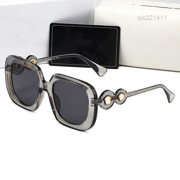 2023 new classic polarized sunglasses designer luxury brand alloy metal hd tempered glass lens retro ks41, White;black
2023 new classic polarized sunglasses designer luxury brand alloy metal hd tempered glass lens retro ks41, White;black