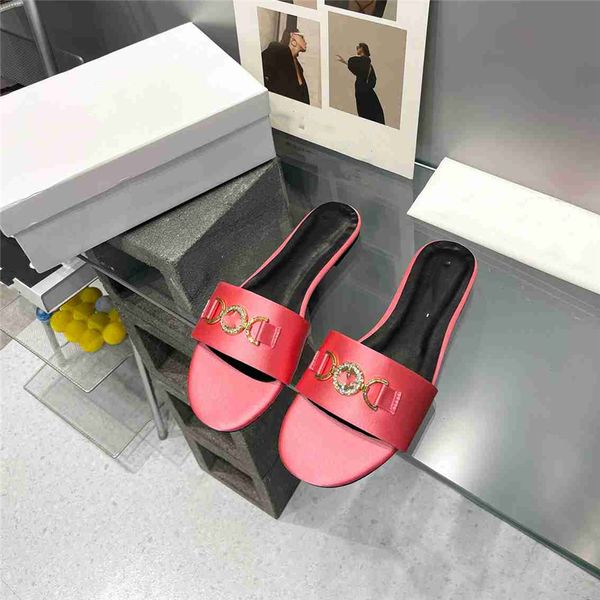 fashionable beach shoes 2023 medusa luxurious design retro decoration men's and women's summer leather canvas rubber flat bottomed
fashionable beach shoes 2023 medusa luxurious design retro decoration men's and women's summer leather canvas rubber flat bottomed