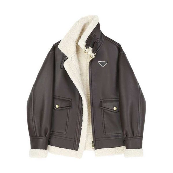 autumn and winter women's lapel leather jacket, carefully selected quality leather, feel comfortable and delicate, british style fashio, Black;brown
autumn and winter women's lapel leather jacket, carefully selected quality leather, feel comfortable and delicate, british style fashio, Black;brown