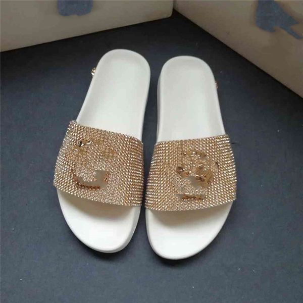 fashionable beach shoes 2023 medusa luxurious design retro decoration men's and women's summer leather canvas rubber flat bottomed
fashionable beach shoes 2023 medusa luxurious design retro decoration men's and women's summer leather canvas rubber flat bottomed